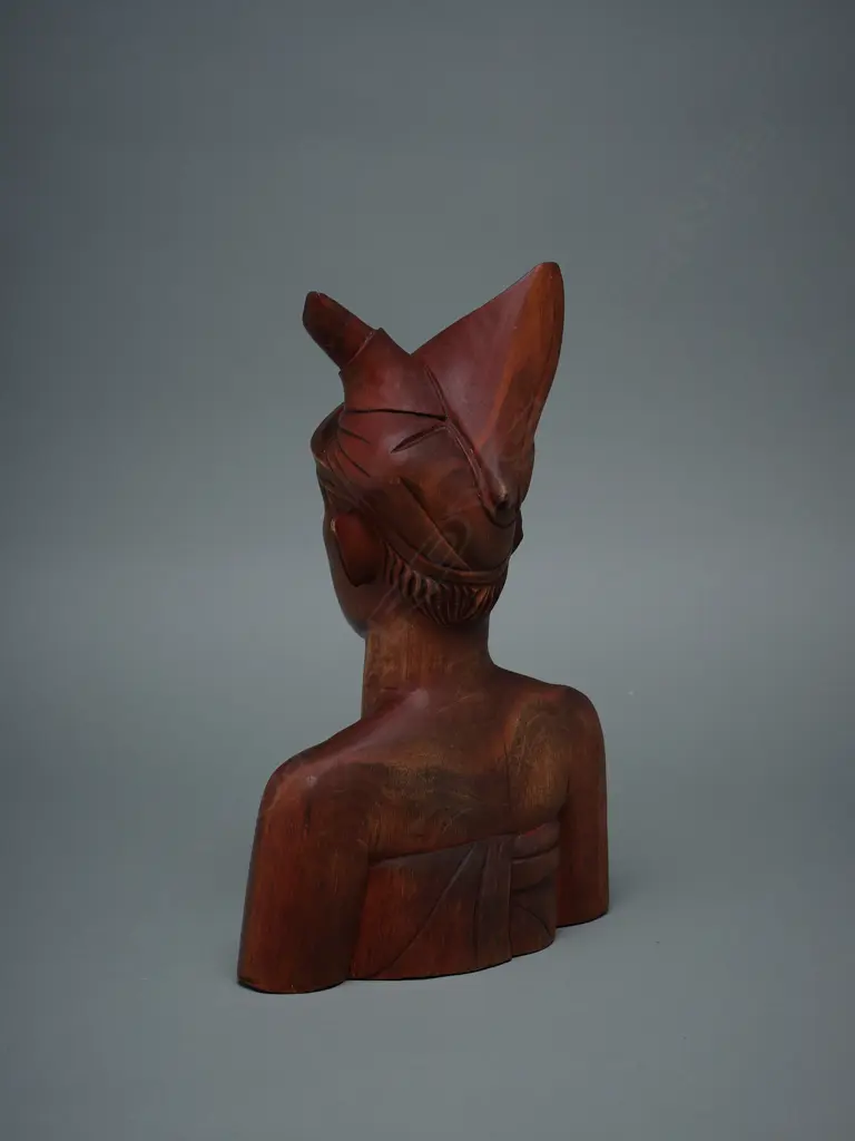 Javanese wooden bust, Image 1++